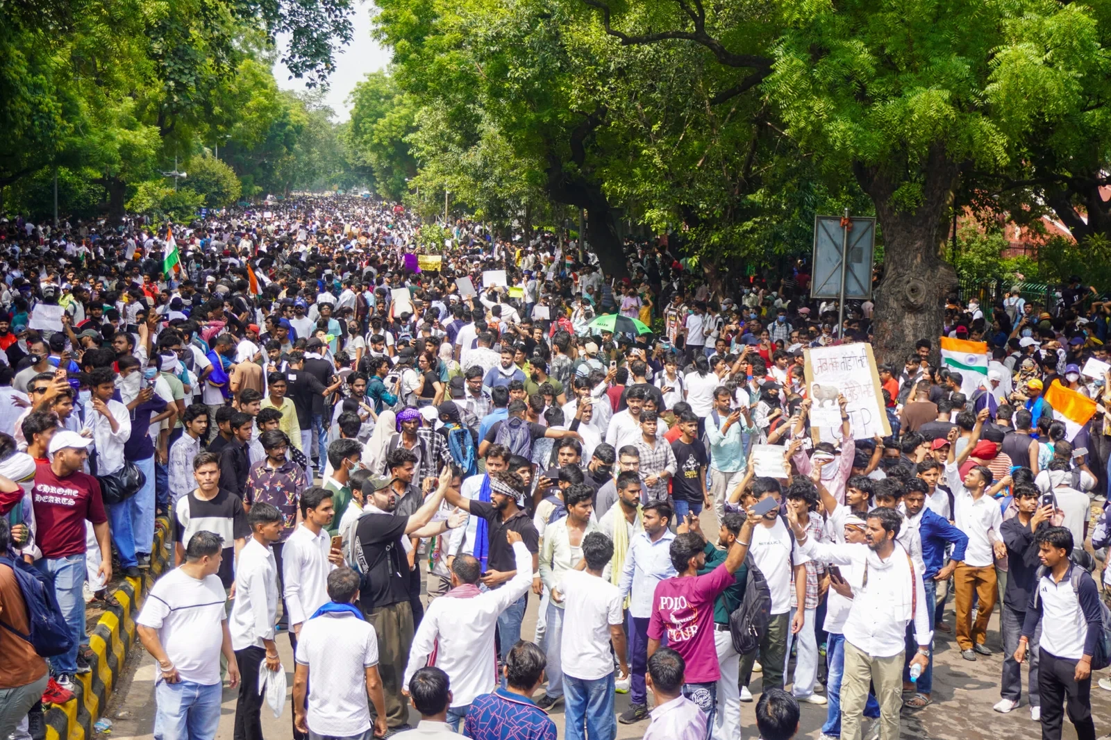আন্দোলন প্রত্যাহার করল ককরোচ পার্টি, সরকারের ঘোষণায় আশ্বস্ত