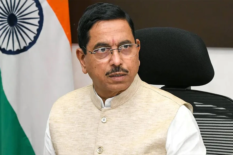 ভারতের নতুন শিক্ষামন্ত্রী প্রহ্লাদ জোশী
