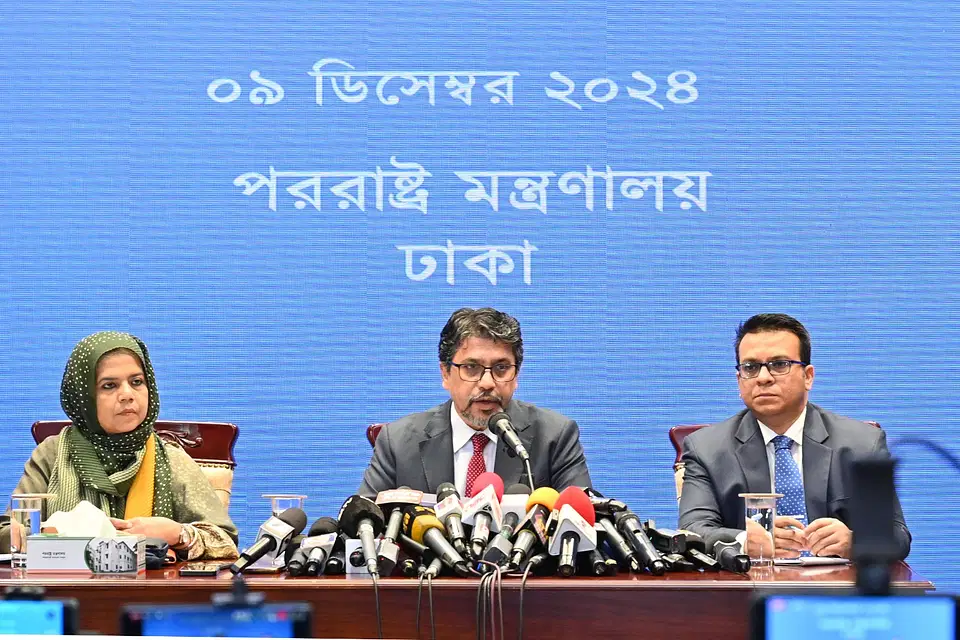 ভারতে বসে পালিয়ে যাওয়া নেতার বক্তৃতা পছন্দ করছে না বাংলাদেশ